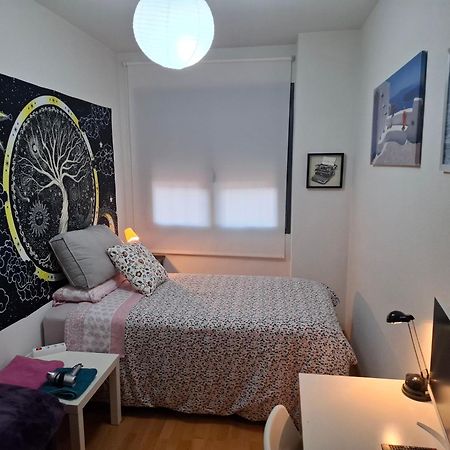 Habitaciones Individuales Wifi Tv Microondas Cerca Del Aeropuerto Madrid Habitacion Grande Wc Privado O Habitacion Pequena Wc Compartido Muy Tranquilas Bien Comunicadas Tren Metro Bus Facil Aparcamiento San Sebastián de los Reyes Eksteriør bilde