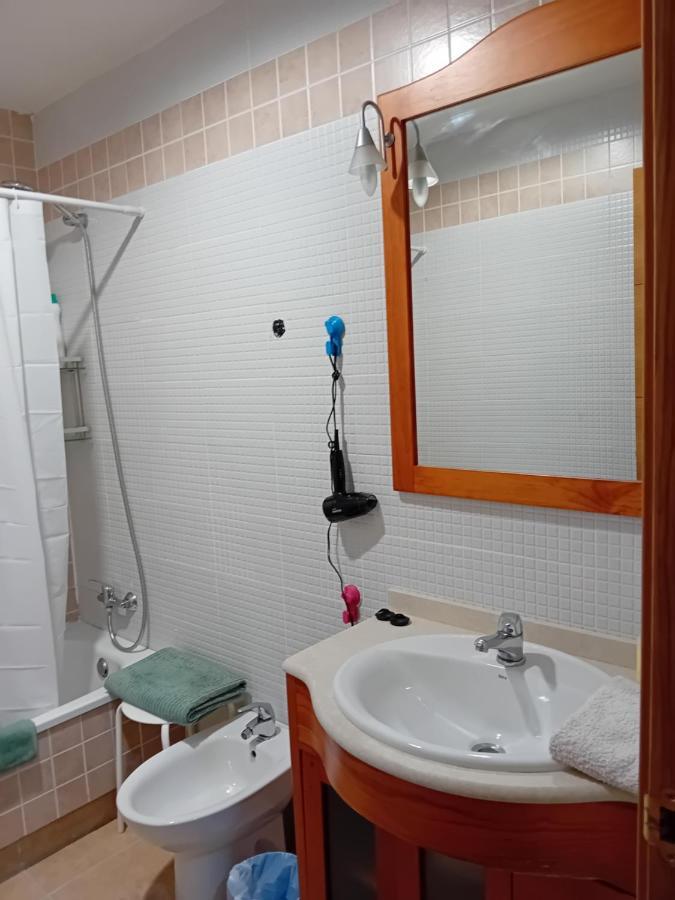 Habitaciones Individuales Wifi Tv Microondas Cerca Del Aeropuerto Madrid Habitacion Grande Wc Privado O Habitacion Pequena Wc Compartido Muy Tranquilas Bien Comunicadas Tren Metro Bus Facil Aparcamiento San Sebastián de los Reyes Eksteriør bilde