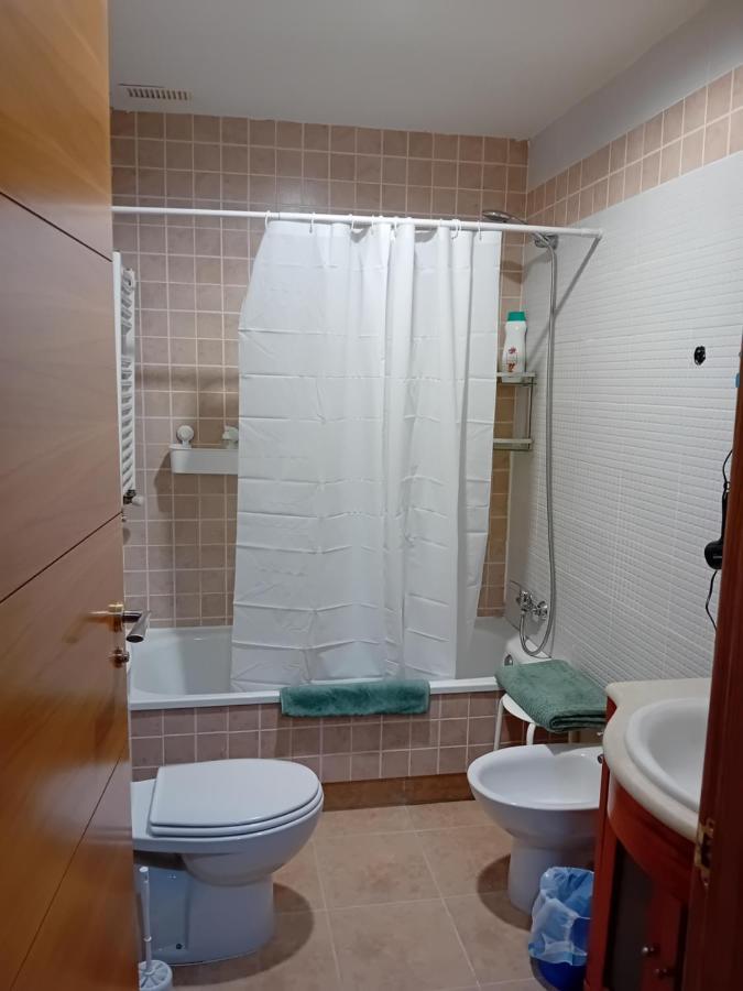 Habitaciones Individuales Wifi Tv Microondas Cerca Del Aeropuerto Madrid Habitacion Grande Wc Privado O Habitacion Pequena Wc Compartido Muy Tranquilas Bien Comunicadas Tren Metro Bus Facil Aparcamiento San Sebastián de los Reyes Eksteriør bilde