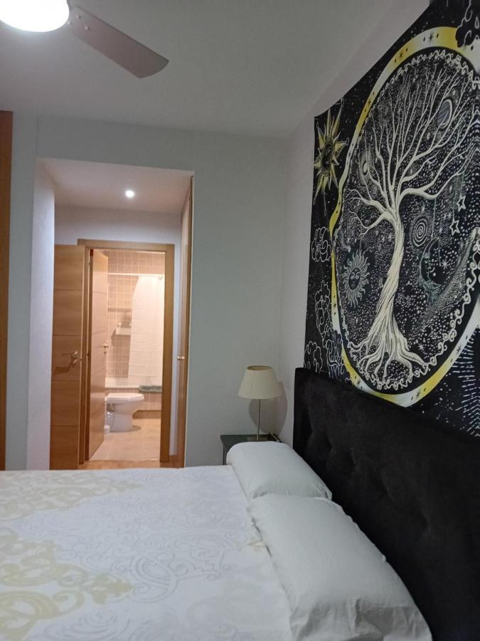Habitaciones Individuales Wifi Tv Microondas Cerca Del Aeropuerto Madrid Habitacion Grande Wc Privado O Habitacion Pequena Wc Compartido Muy Tranquilas Bien Comunicadas Tren Metro Bus Facil Aparcamiento San Sebastián de los Reyes Eksteriør bilde