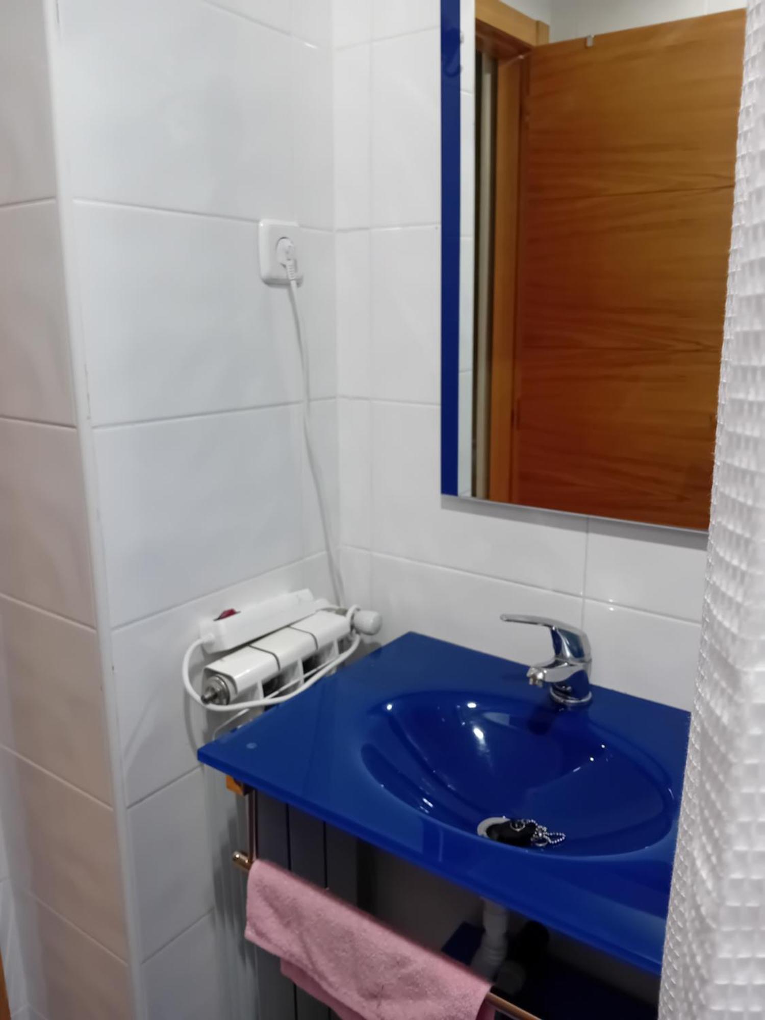 Habitaciones Individuales Wifi Tv Microondas Cerca Del Aeropuerto Madrid Habitacion Grande Wc Privado O Habitacion Pequena Wc Compartido Muy Tranquilas Bien Comunicadas Tren Metro Bus Facil Aparcamiento San Sebastián de los Reyes Eksteriør bilde