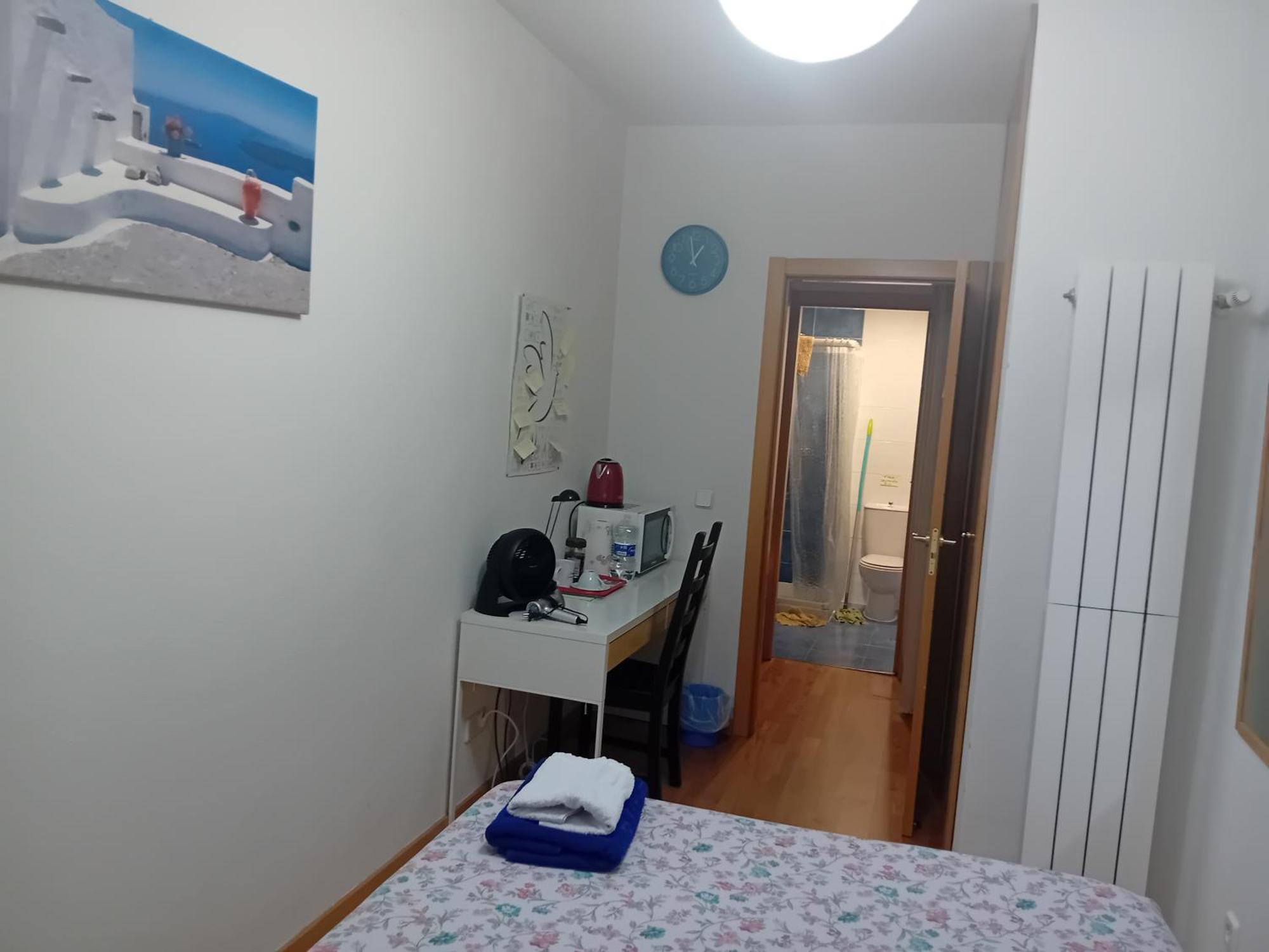 Habitaciones Individuales Wifi Tv Microondas Cerca Del Aeropuerto Madrid Habitacion Grande Wc Privado O Habitacion Pequena Wc Compartido Muy Tranquilas Bien Comunicadas Tren Metro Bus Facil Aparcamiento San Sebastián de los Reyes Eksteriør bilde
