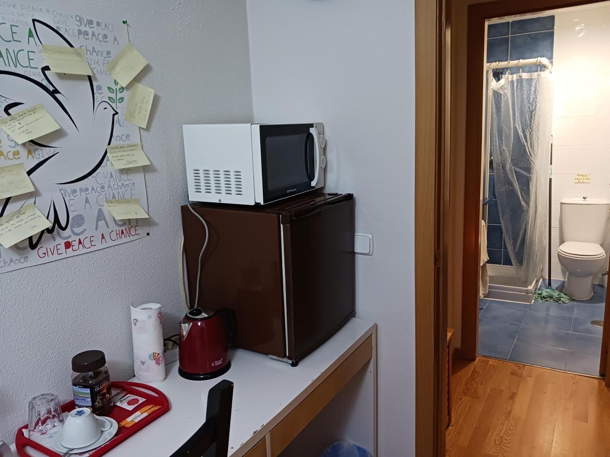 Habitaciones Individuales Wifi Tv Microondas Cerca Del Aeropuerto Madrid Habitacion Grande Wc Privado O Habitacion Pequena Wc Compartido Muy Tranquilas Bien Comunicadas Tren Metro Bus Facil Aparcamiento San Sebastián de los Reyes Eksteriør bilde