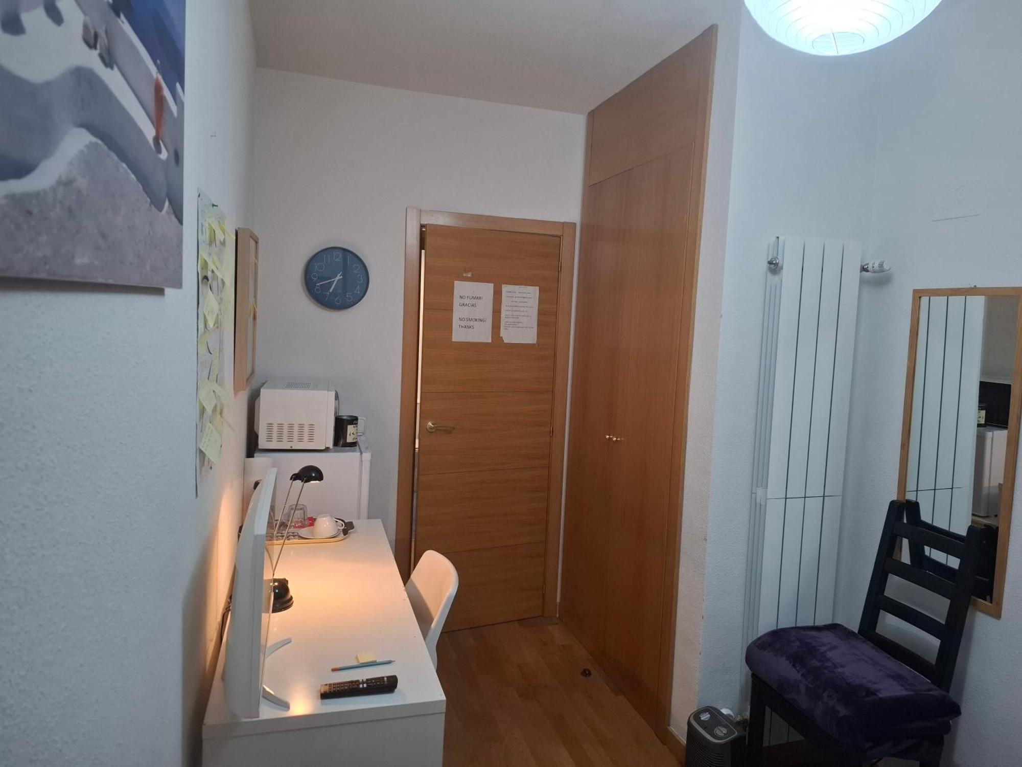 Habitaciones Individuales Wifi Tv Microondas Cerca Del Aeropuerto Madrid Habitacion Grande Wc Privado O Habitacion Pequena Wc Compartido Muy Tranquilas Bien Comunicadas Tren Metro Bus Facil Aparcamiento San Sebastián de los Reyes Eksteriør bilde