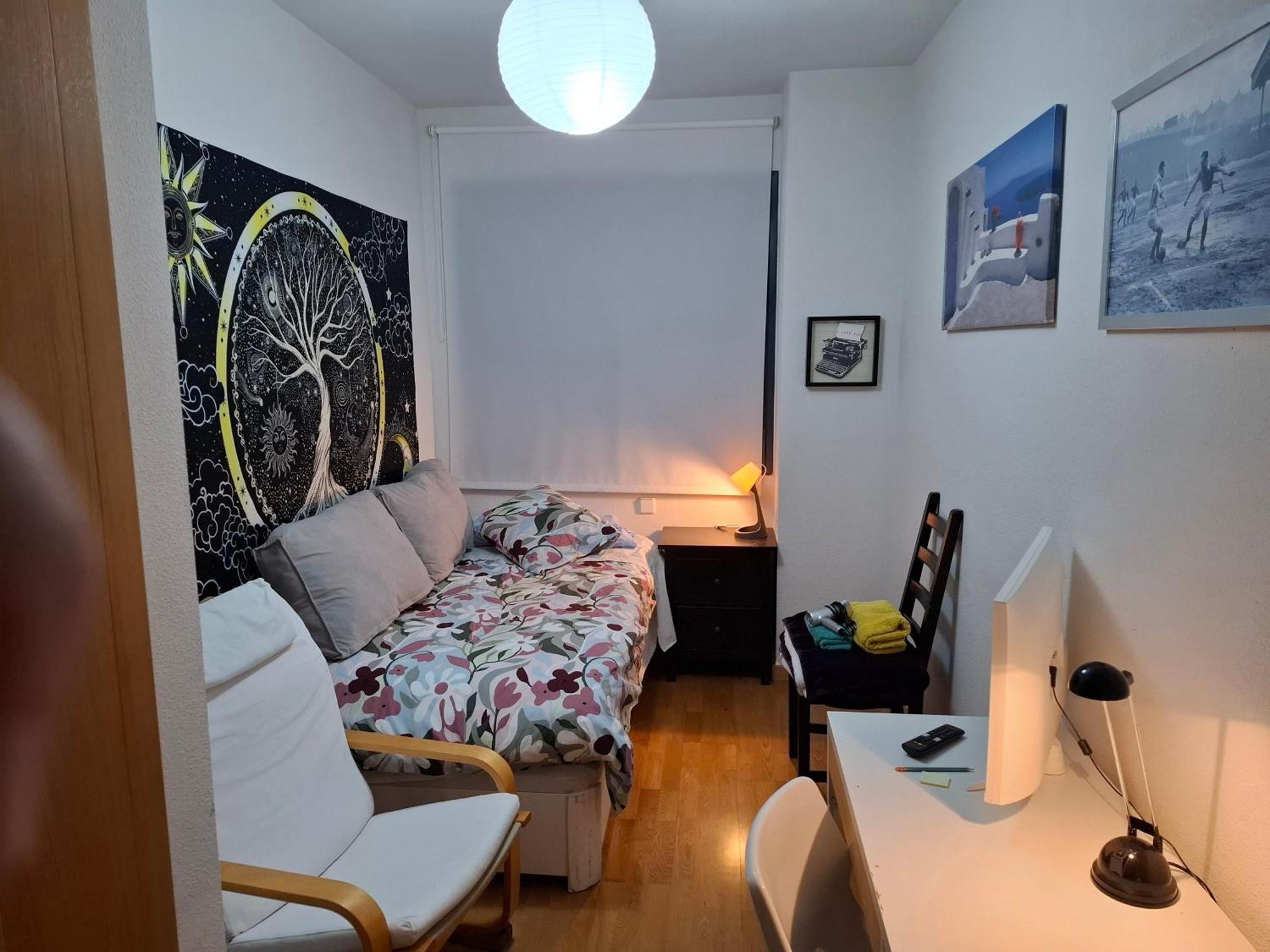 Habitaciones Individuales Wifi Tv Microondas Cerca Del Aeropuerto Madrid Habitacion Grande Wc Privado O Habitacion Pequena Wc Compartido Muy Tranquilas Bien Comunicadas Tren Metro Bus Facil Aparcamiento San Sebastián de los Reyes Eksteriør bilde