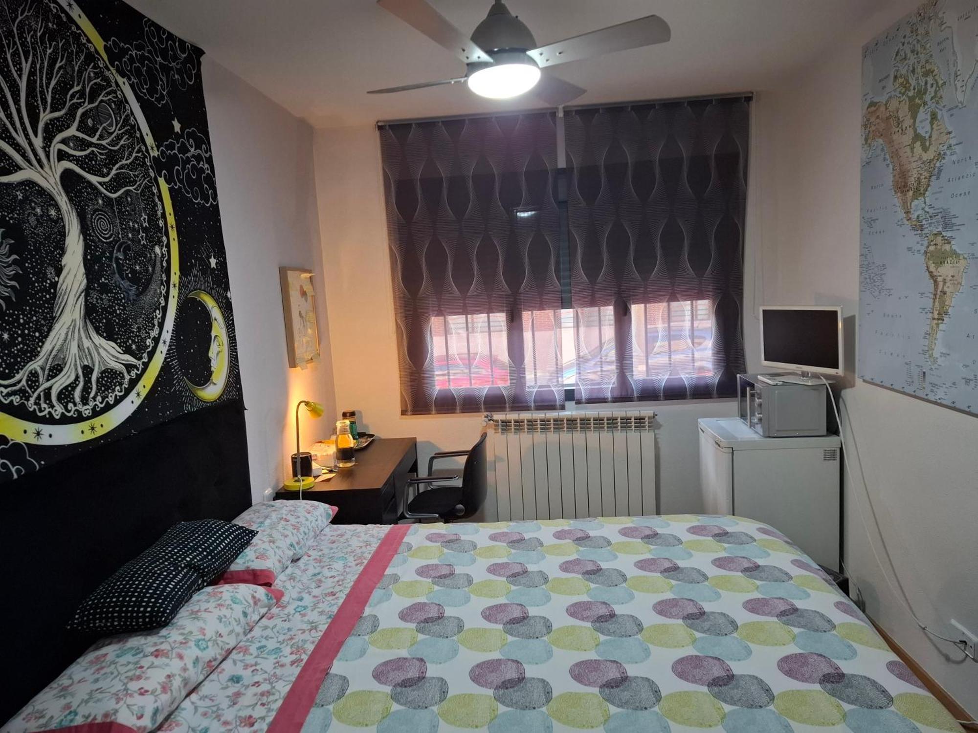 Habitaciones Individuales Wifi Tv Microondas Cerca Del Aeropuerto Madrid Habitacion Grande Wc Privado O Habitacion Pequena Wc Compartido Muy Tranquilas Bien Comunicadas Tren Metro Bus Facil Aparcamiento San Sebastián de los Reyes Eksteriør bilde