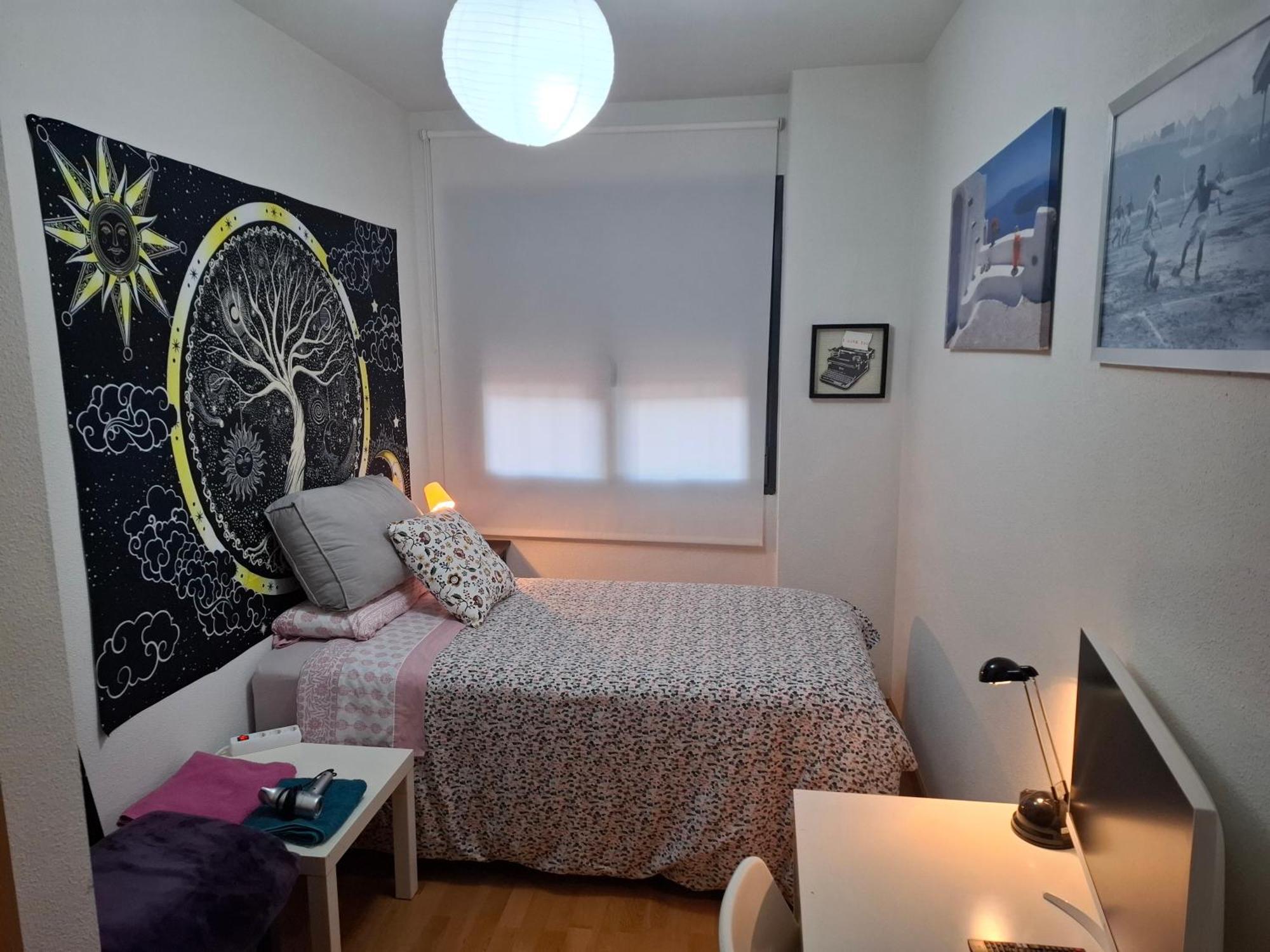 Habitaciones Individuales Wifi Tv Microondas Cerca Del Aeropuerto Madrid Habitacion Grande Wc Privado O Habitacion Pequena Wc Compartido Muy Tranquilas Bien Comunicadas Tren Metro Bus Facil Aparcamiento San Sebastián de los Reyes Eksteriør bilde