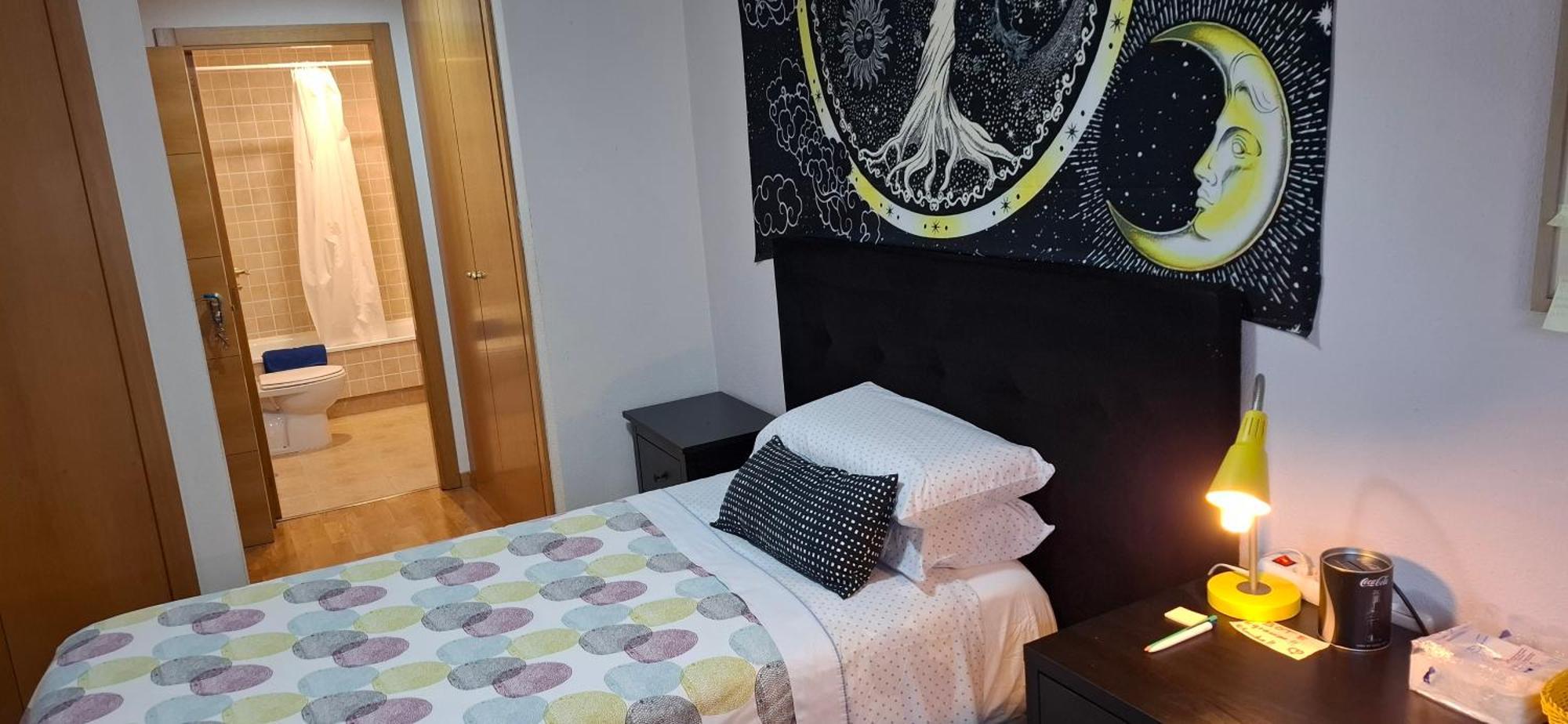 Habitaciones Individuales Wifi Tv Microondas Cerca Del Aeropuerto Madrid Habitacion Grande Wc Privado O Habitacion Pequena Wc Compartido Muy Tranquilas Bien Comunicadas Tren Metro Bus Facil Aparcamiento San Sebastián de los Reyes Eksteriør bilde