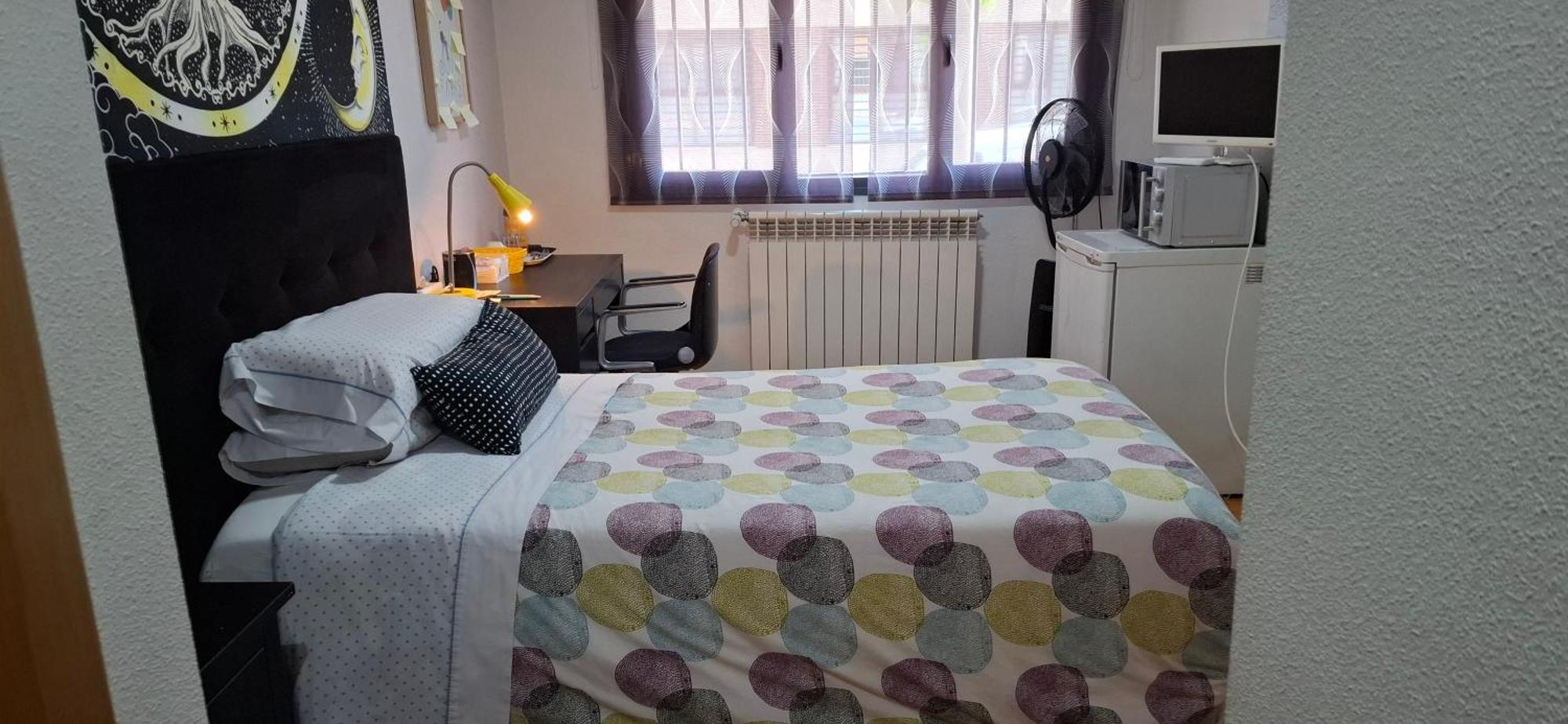 Habitaciones Individuales Wifi Tv Microondas Cerca Del Aeropuerto Madrid Habitacion Grande Wc Privado O Habitacion Pequena Wc Compartido Muy Tranquilas Bien Comunicadas Tren Metro Bus Facil Aparcamiento San Sebastián de los Reyes Eksteriør bilde